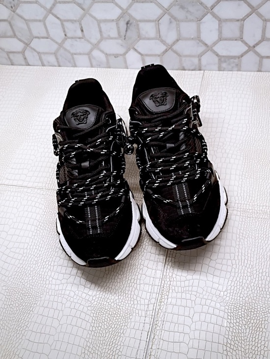 Rare  Brand New Classic Elegant Versace Trigreca Black Sneakers Size 40 EU main image 9